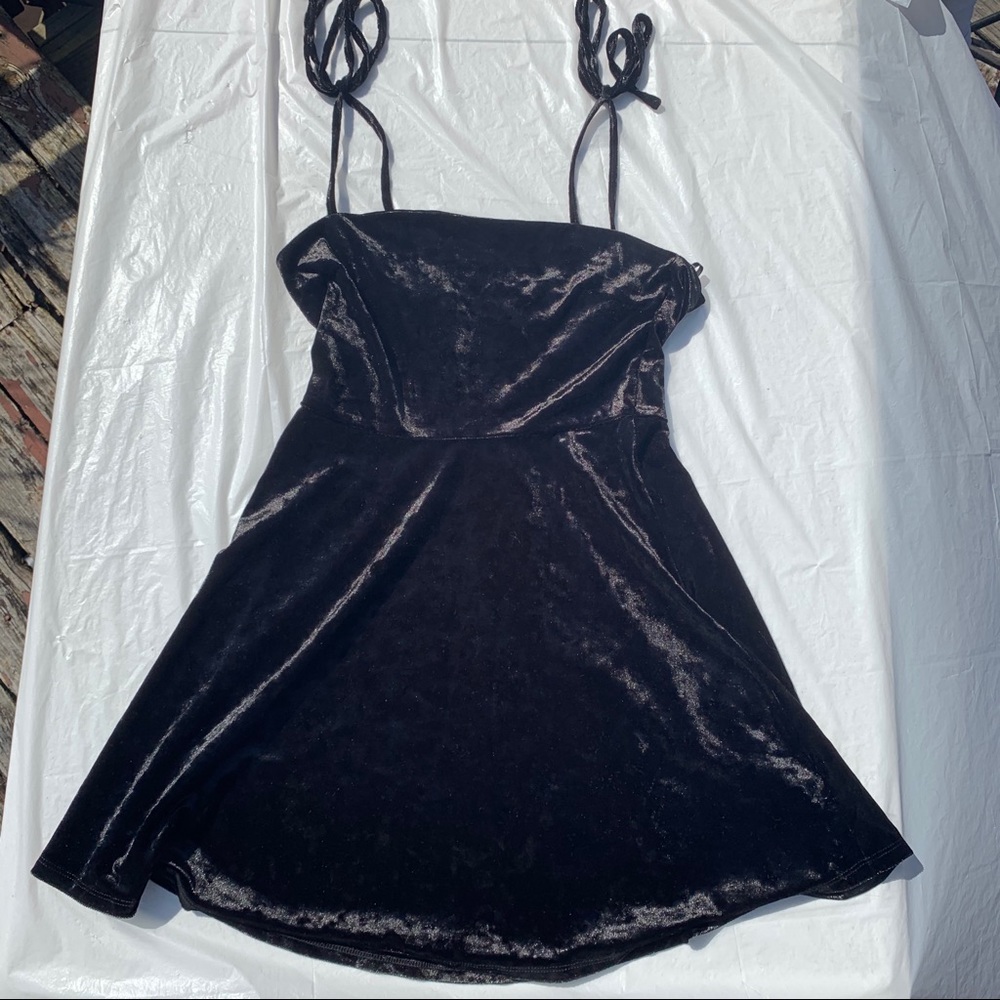Forever 21 velvet black mini dress w straightneck